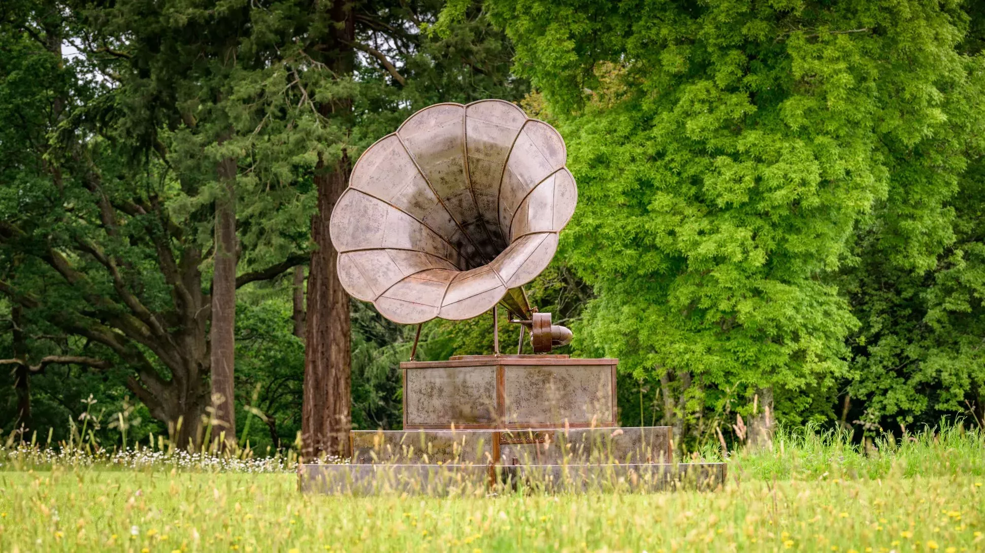 Voices from the Meadow by Annabel Ross, Alice Boyd and Donnacha Cahill, Jim Holden © RBG Kew A large metal gramophone in a field